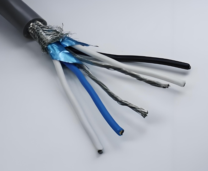 選擇合適的通訊電纜需要考慮以下幾個(gè)因素.jpg 選擇合適的通訊電纜需要考慮以下幾個(gè)因素.jpg